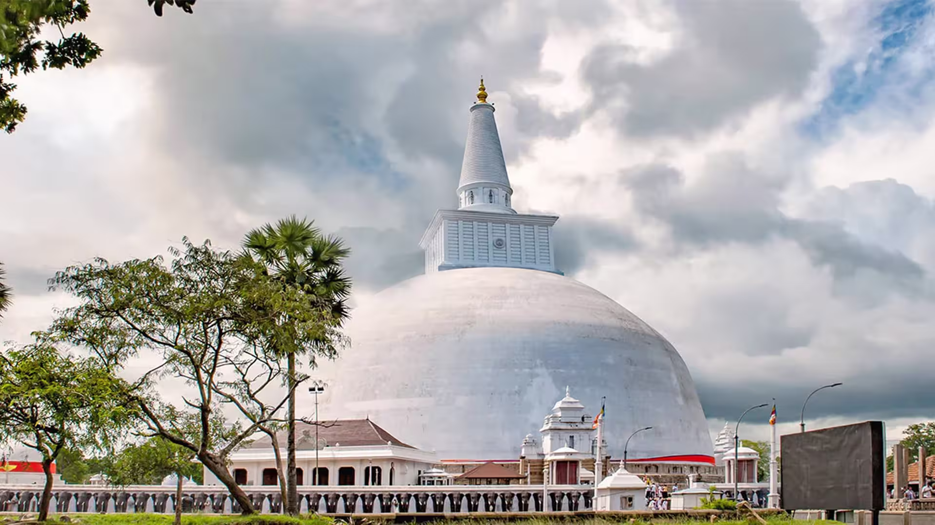 Ruwanwelisaya - Golden Sand Dagoba