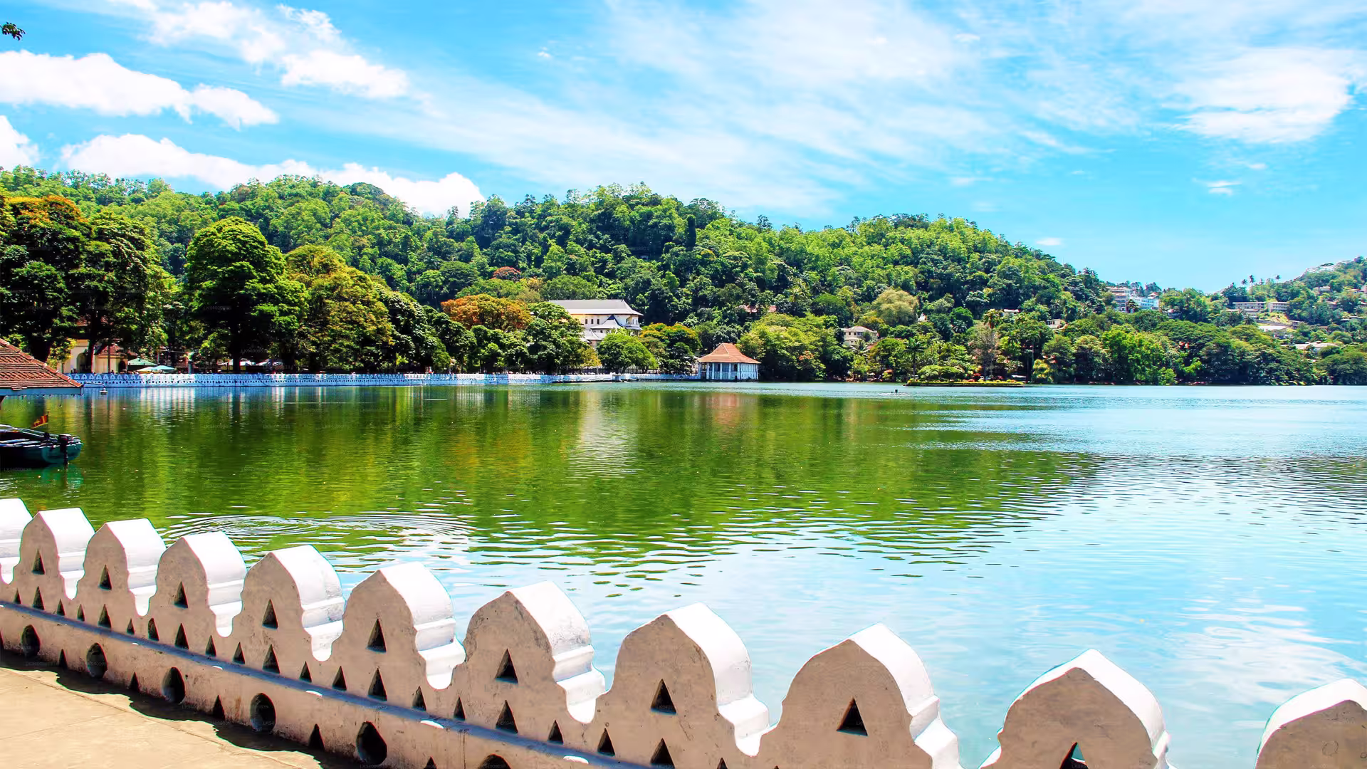 Kandy Lake (Kiri Muhuda)