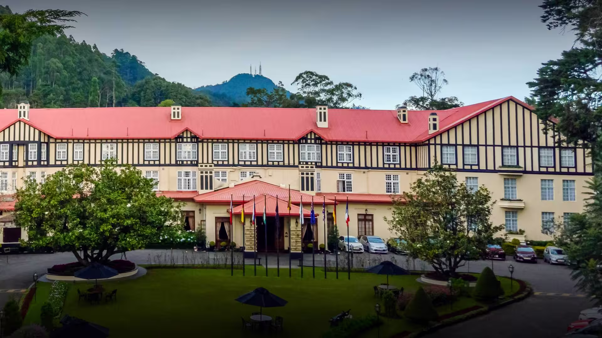 Grand Hotel - 1828 Colonial Landmark