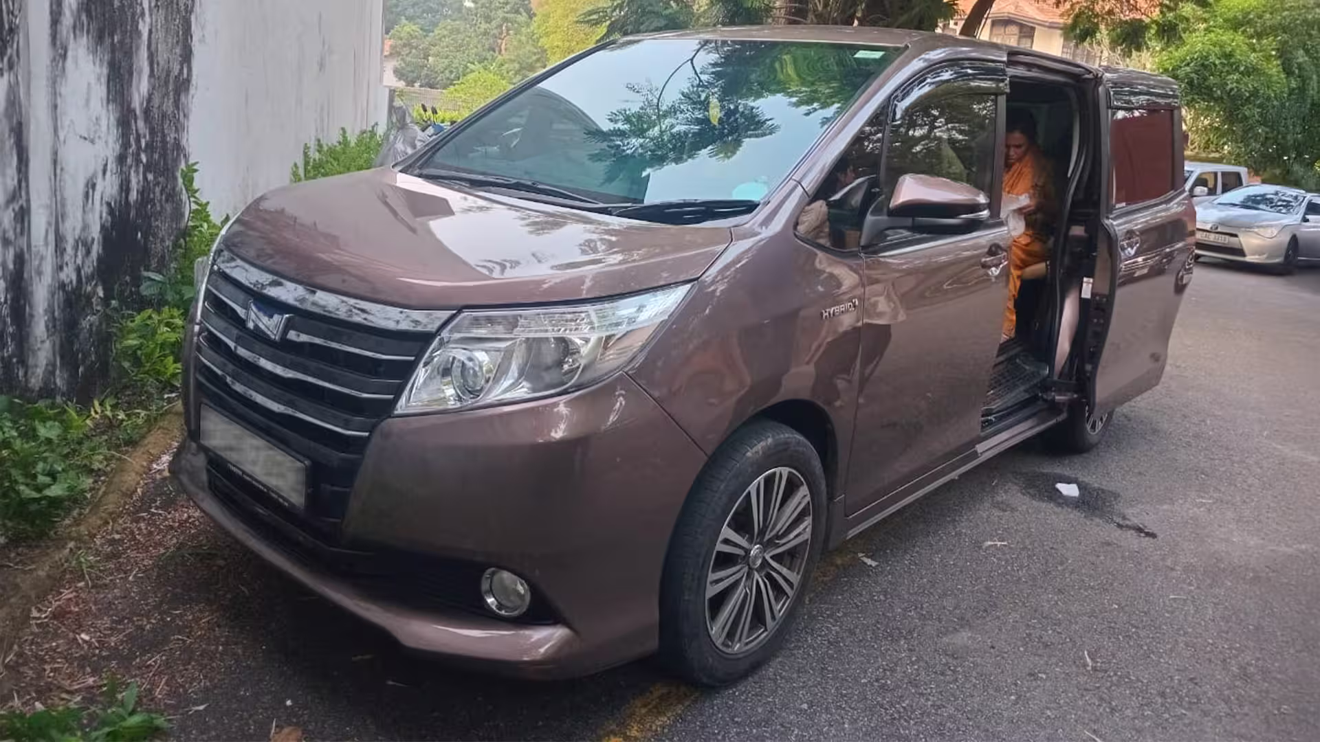 Mini Bus (Short Roof) - Image 6